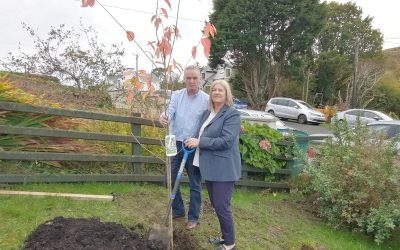 Aisling Bn. Mhic Gabhann & Maureen Bn. Uí Canainn ag éirí as Scoil Chartha Naofa